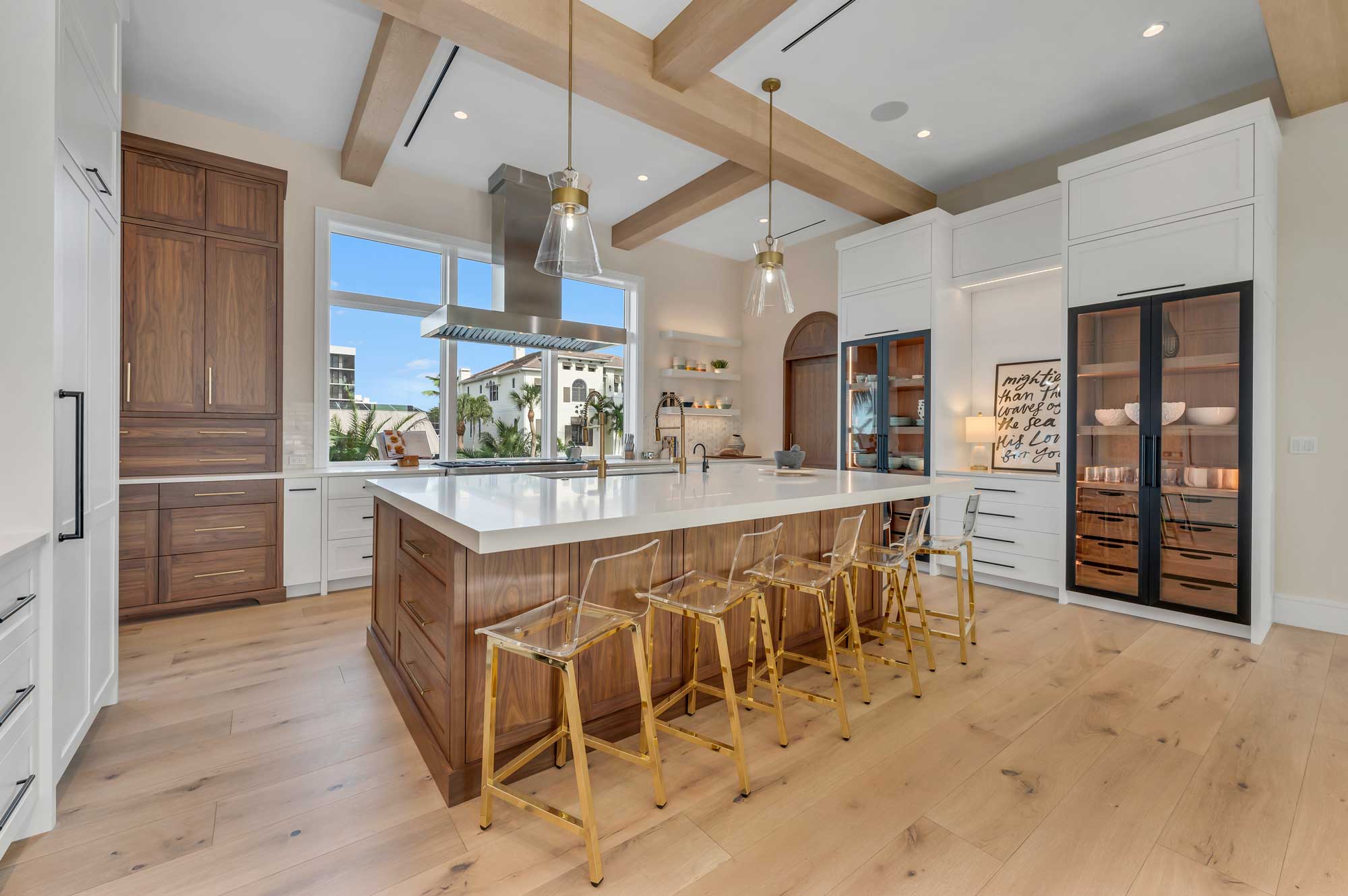 Main-Breakfast-Bar-Kitchen